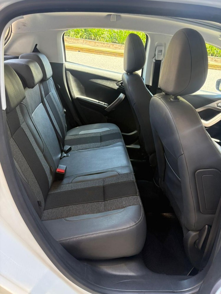 Peugeot 208 Feline — foto 9